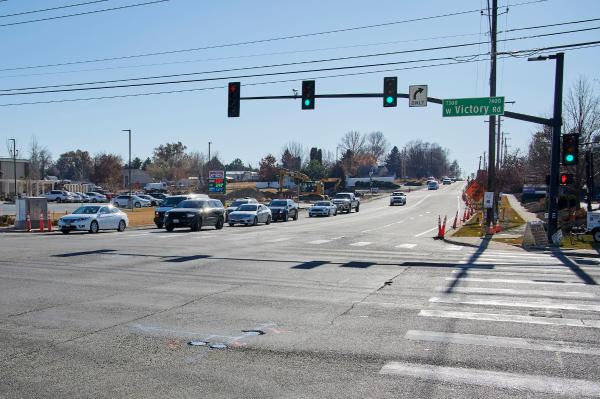 Traffic signal with Right Turn on Red sign